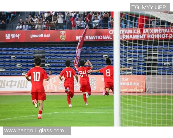 足球巨星亲自出镜打造精彩视频,为球迷呈现幕后训练与私下生活 足球巨星亲自出镜打造精彩视频,为球迷呈现幕后训练与私下生活