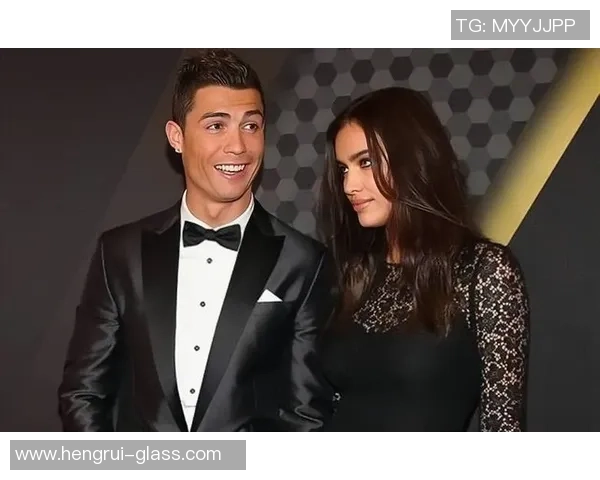 足球巨星赛场怒火失控引发激烈争议震撼全场观众热议不断