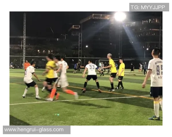 足球球星静电贴:赋能球迷激情体验的创新潮流饰品